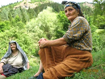 Günevver Büyük-Sevgiye Yazıcı altın kız kardeşler