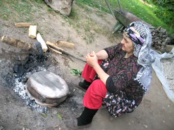 Günevver Büyük pilekide cadı gevreği pişiriyor
