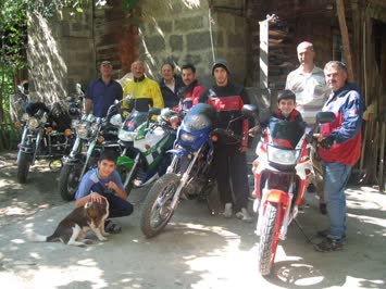 Motorize ekip köyde