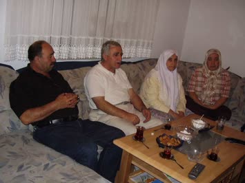 Yüksel Dede ve Alemdar Koca Esleri ile