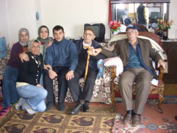 12.12.2008 de babam la yeğenleri birarada.20.12.2008