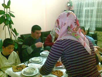 ÜLKÜ ABLAMLARDA YEMEKTEYİZ