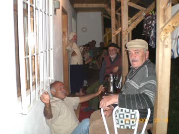 Akşamüstü balkonumuzdaki aile fertleriyle sohbet