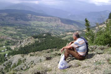 ekrem yazar taşların başı çok güzel bir manzarada