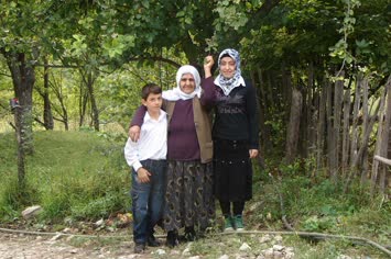 Afide Abla,Feyza ve Bilal Fındıklıkta