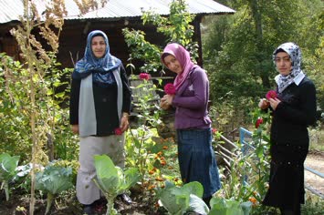 Bizimkiler Bostanda