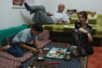 Bizim evde çay faslı