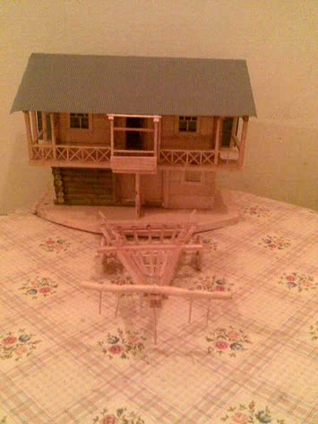 Maket ev ve öküz arabası