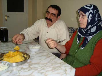 Babam ve Annem KORKOT u yiyor
