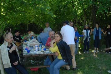 Bülent Karaosmanoğlu nun Ömerlideki yerinde piknik