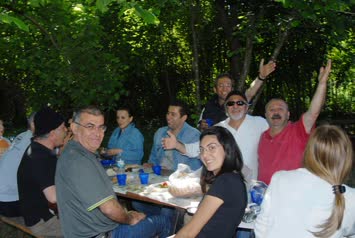 Bülent Karaosmanoğlu nun Ömerlideki yerinde piknik