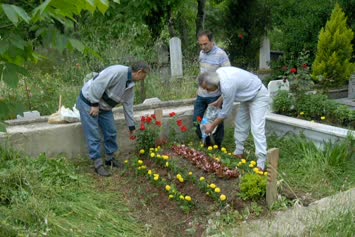 zeki ciner’in mezarı2