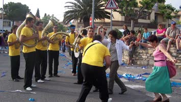 Leucate da Makedonya orkestrasi ve biz