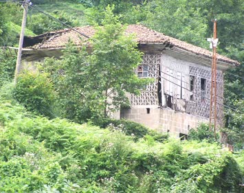 Eski Surmene evi