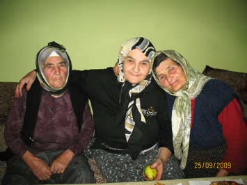 Soldan Sağa Muberra Kaya-Günevver Büyük-Sevgiye Yazıcı