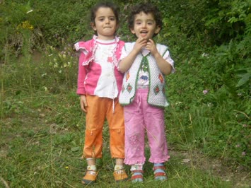 MELİKE VE ZEYNEP