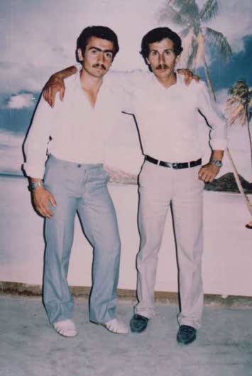 Naci Yazar (sagda) ve Ben