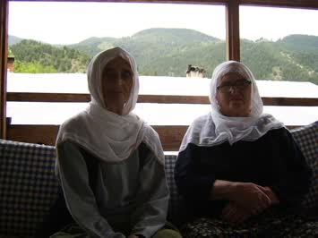 ANNEM VE KAYIN VALİDEM ZEFİDE KURT