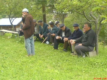 CEDO EMİ AŞŞAĞLAR KARUĞDUR DİYER...
